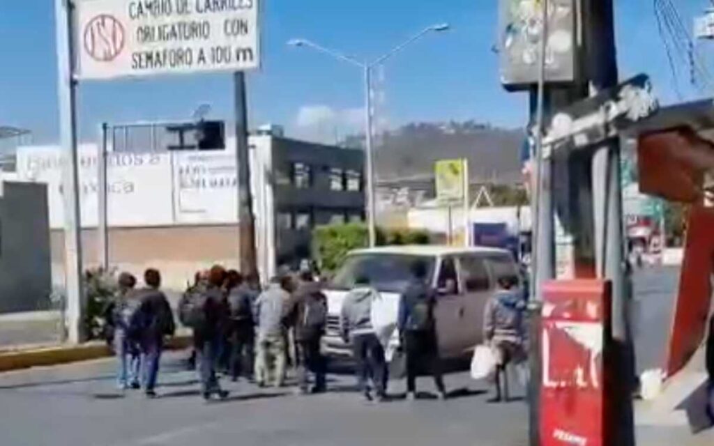 Pobladores de la sierra vandalizan espacios de la capital oaxaqueña para exigir recursos