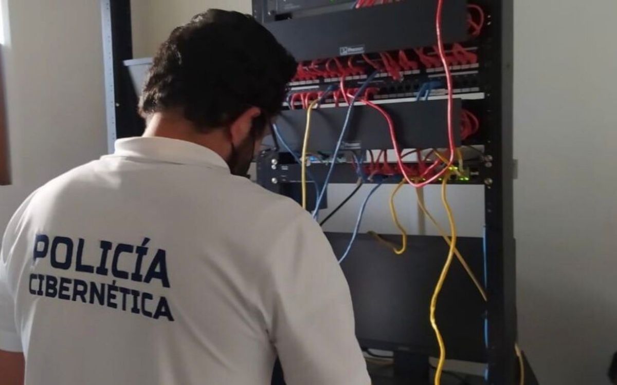 Policía cibernética de SLP descubre red de minado de criptomonedas en un Conalep