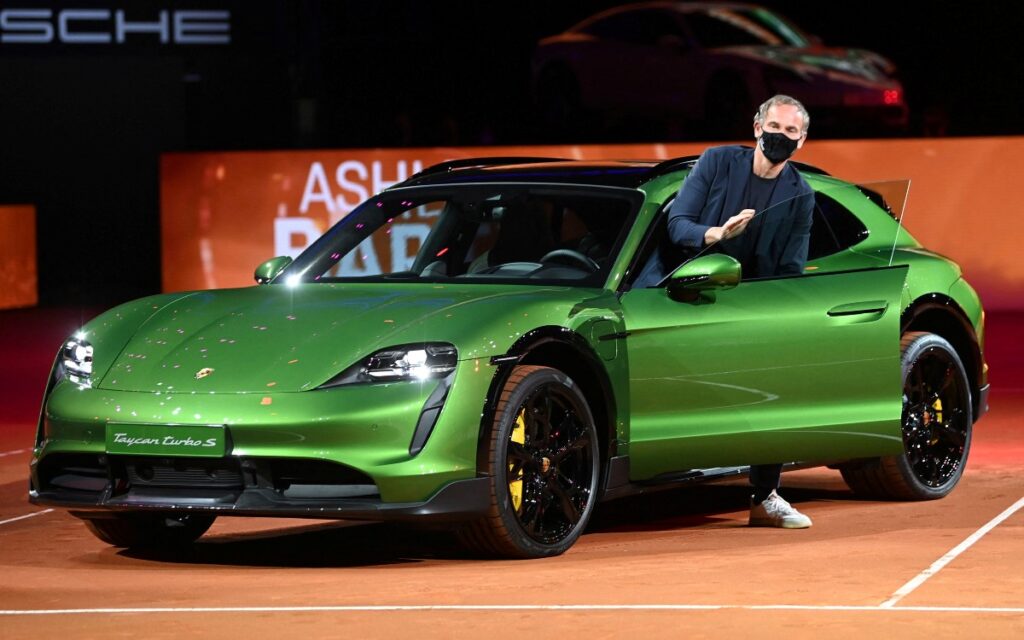 Porsche planea que más de 80% de sus autos sean eléctricos