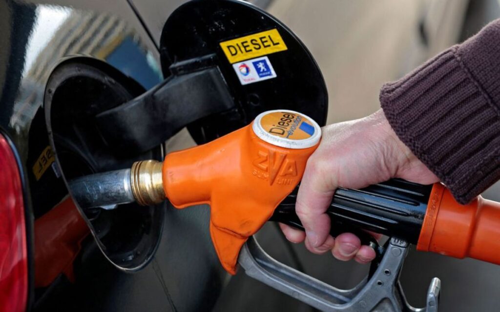 Precios del petróleo bajan, extendiendo la caída de la semana pasada