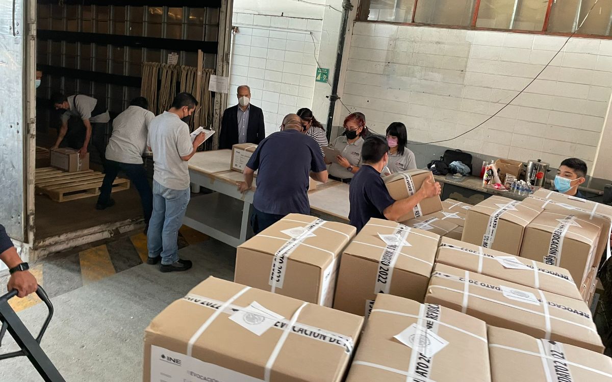 Revocación de mandato: INE comienza a distribuir boletas de consulta