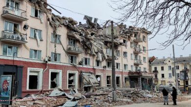 Rusia bombardea Kiev y Chérnigov pese a anuncio de que reduciría operaciones en la zona