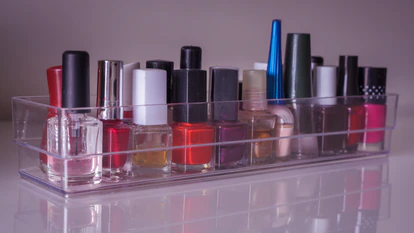 Estas soluciones hacen que sea más sencillo clasificar los pequeños botes de esmalte. GETTY IMAGES.