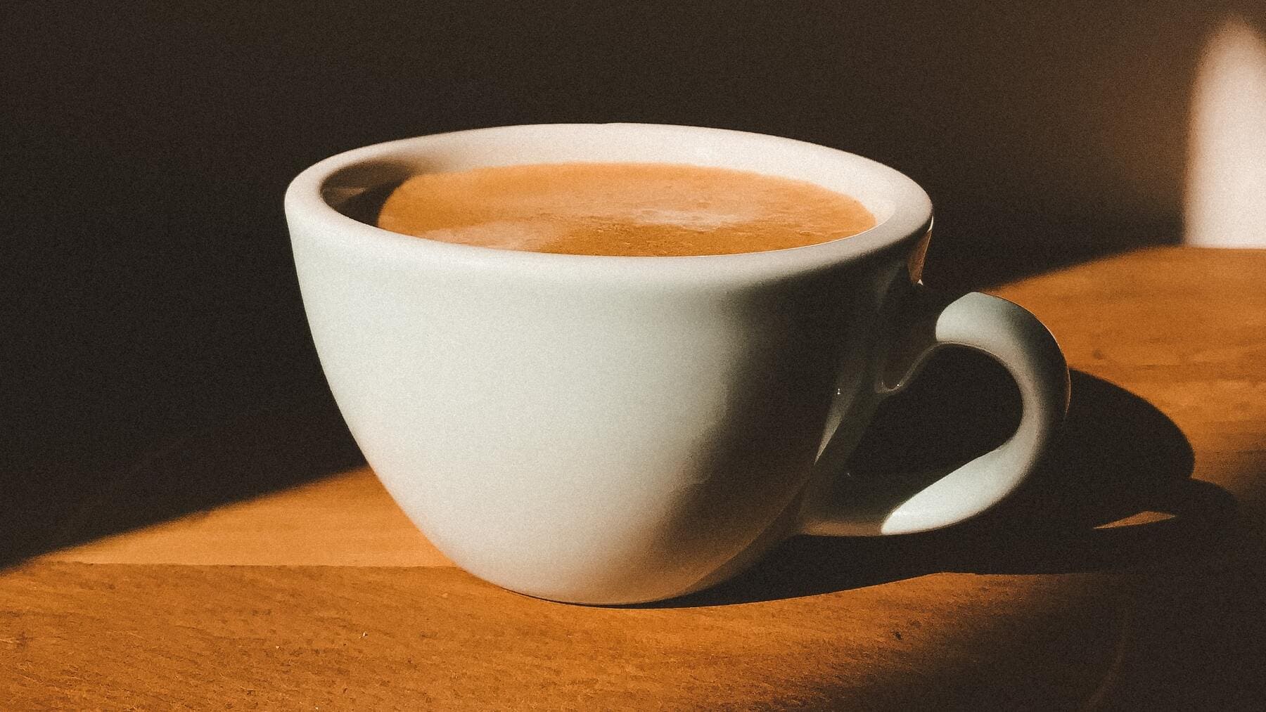 Si quieres que el café te despierte no lo tomes justo al levantarte