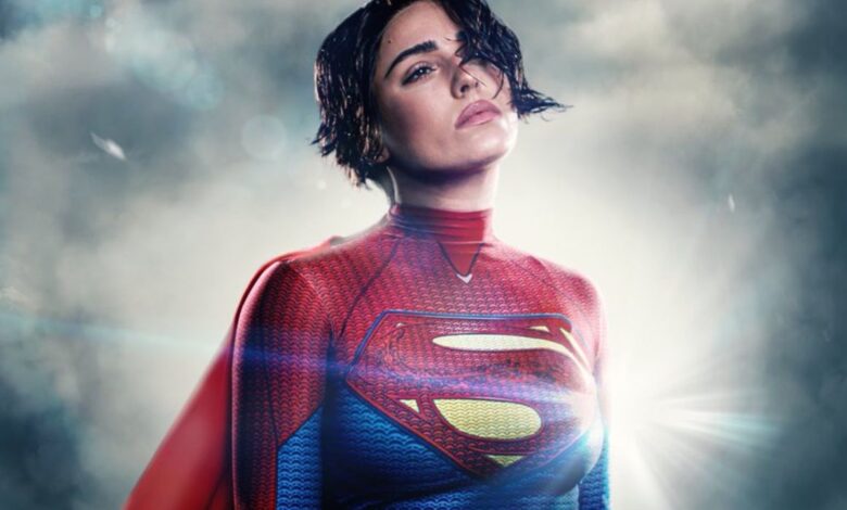 Supergirl DCEU Cosplay da vida al disfraz de Flash de Sasha Calle
