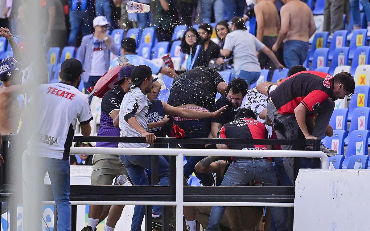 Suspenden a cinco funcionarios tras trifulca en La Corregidora; dan de alta a 7 lesionados