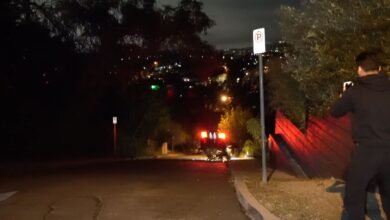Tesla Jump Crash: Mire este video de un Tesla saltando 50 pies en el aire