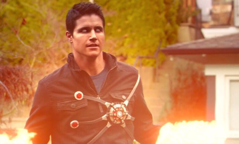 The Flash Season 8 Firestorm Return presentado por Robbie Amell