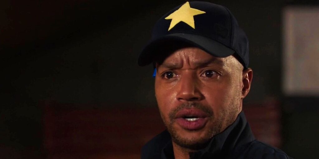 The Flash Showrunner explica el Easter Egg de Booster Gold