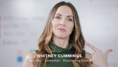 Tinder elige a la comediante Whitney Cummings para lanzar 'Reactions'