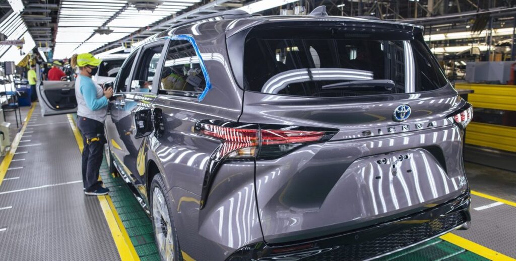 Toyota detiene las operaciones en todas las plantas japonesas debido a la sospecha de un ataque cibernético