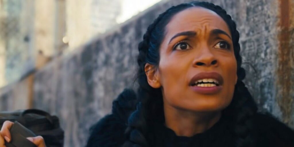 Tráiler de DMZ: Rosario Dawson busca a su hijo en Active War Zone