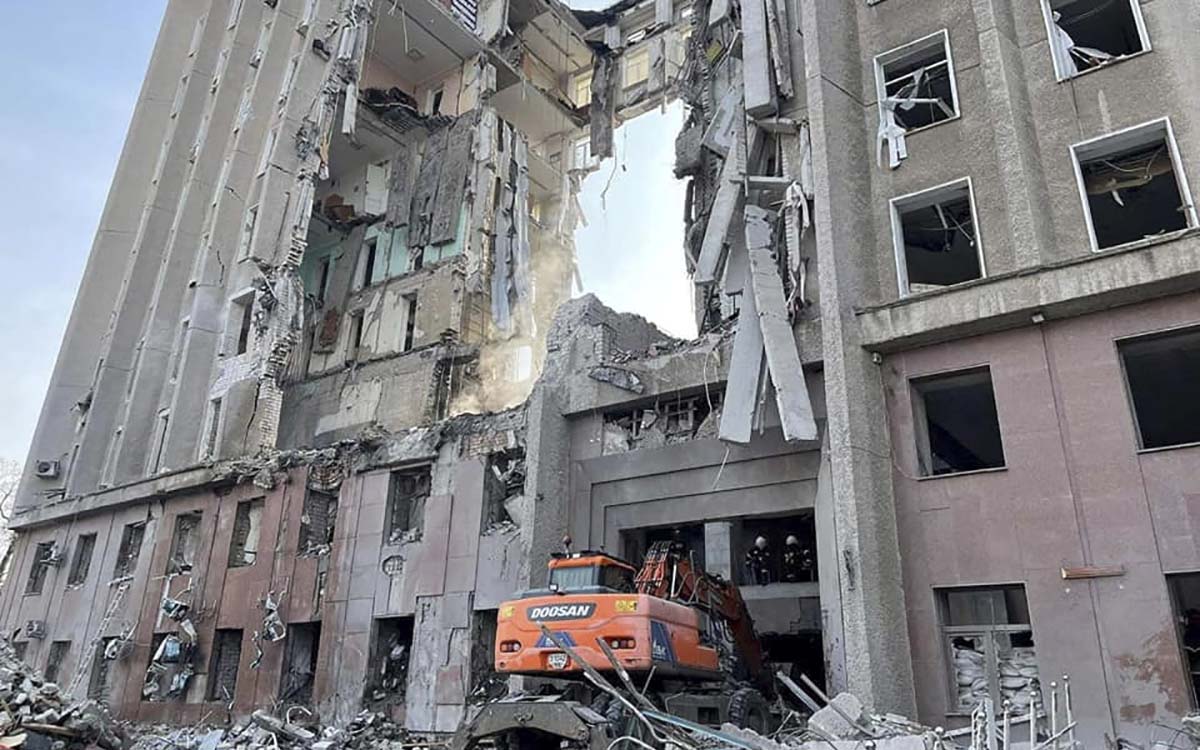 Ucrania: Bombardeo ruso en Mikolaiv deja 14 muertos y casi 40 heridos