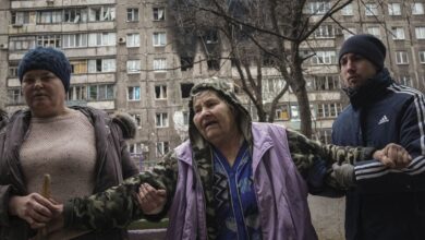 Ucrania acusa a Rusia de bombardear un hospital materno-infantil en la asediada Mariupol