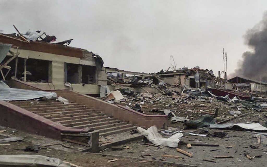 Ucrania denuncia al menos nueve muertos y 57 heridos en un ataque ruso contra una base militar