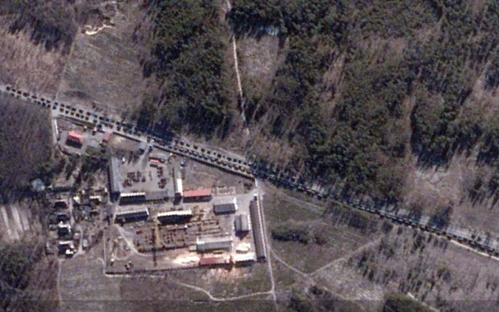 Un convoy de más de 40 kilómetros se dirige a la capital de Ucrania según imágenes satelitales estadounidenses