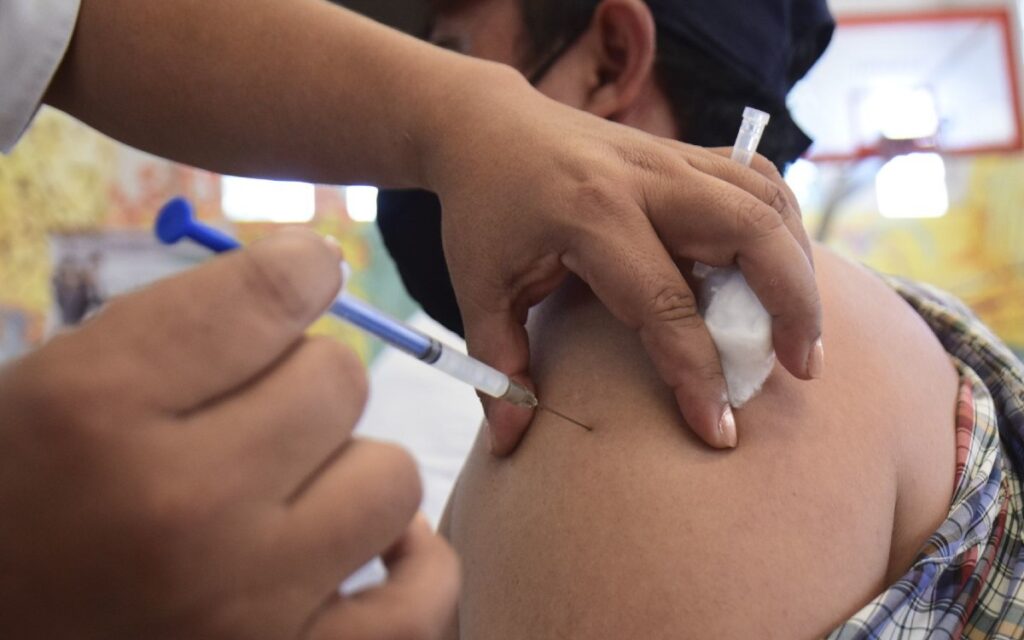 Una cuarta dosis contra Covid-19 es necesaria: CEO de Pfizer