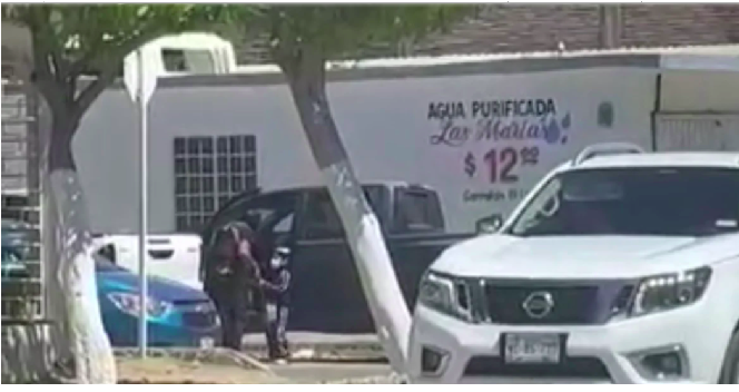 VIDEO: Drama de una niña; Intenta rescatar a su padre al ser secuestrado, luego lo hallan muerto