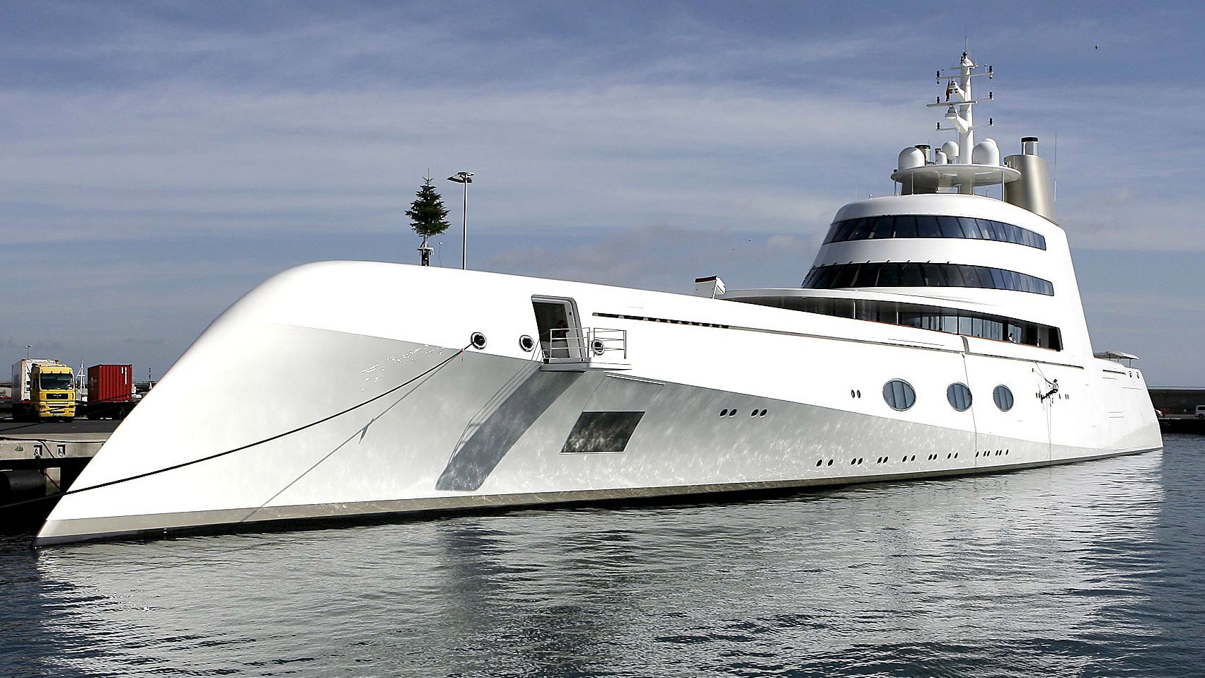 Video: confiscan el yate a vela más grande del mundo a un magnate ruso