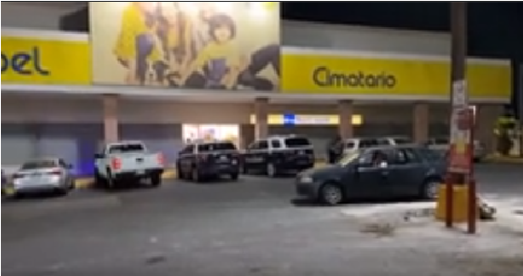 Violento robo a Coppel de Querétaro, se roban dinero en efectivo y celulares, hay 2 detenidos