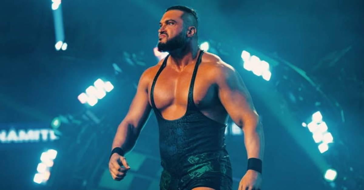 Mira al campeón de AEW TNT Wardlow y Braun Strowman de WWE caminar por la pasarela