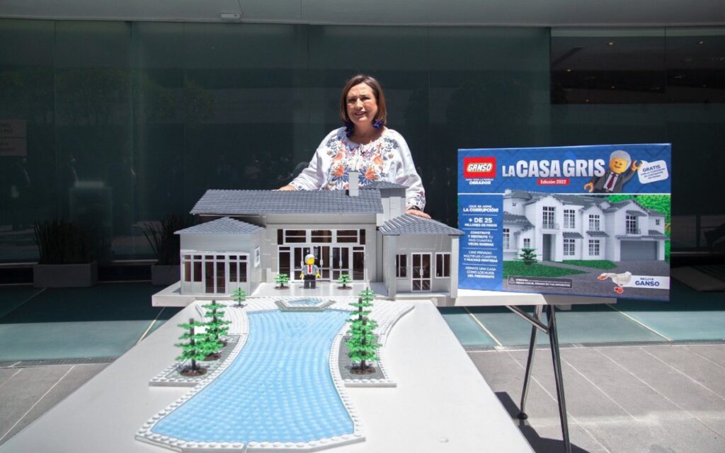 Xóchitl Gálvez presenta la 'casa gris' de juguete; José Ramón la quiere comprar | Videos