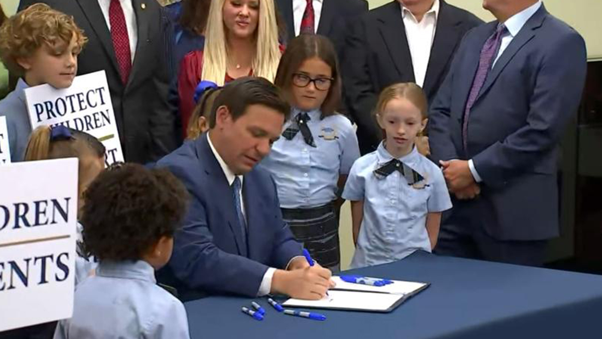 gobernador de Florida firma polémica ley