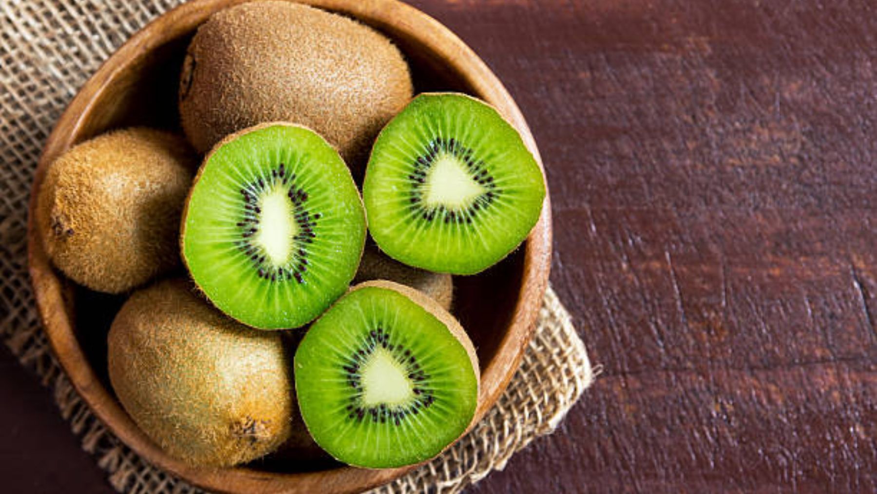 ¿Kiwis demasiado verdes? El truco para hacerlos madurar rápido