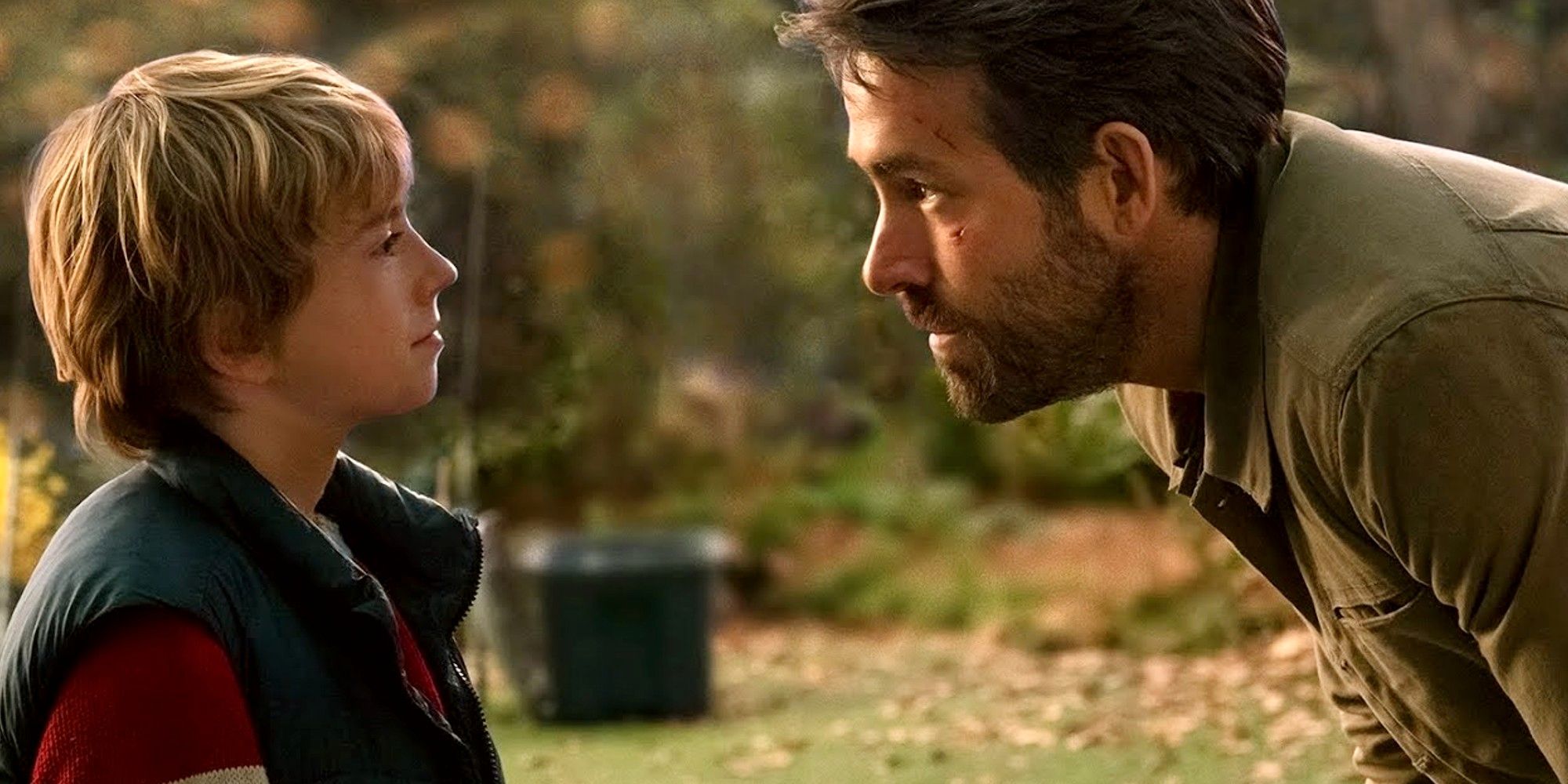 ¿Por qué el personaje de Adam Project de Ryan Reynolds es tan malo con su yo más joven?