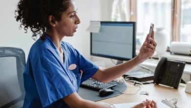 ¿Por qué las empresas de telesalud tratan la atención médica como la economía de los conciertos?
