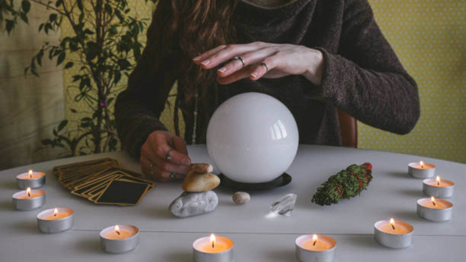 ¿Por qué los adivinos usan la bola de cristal?