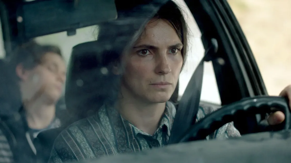 ‘Hive (Colmena)’: las viudas de la guerra de Kosovo toman el mando