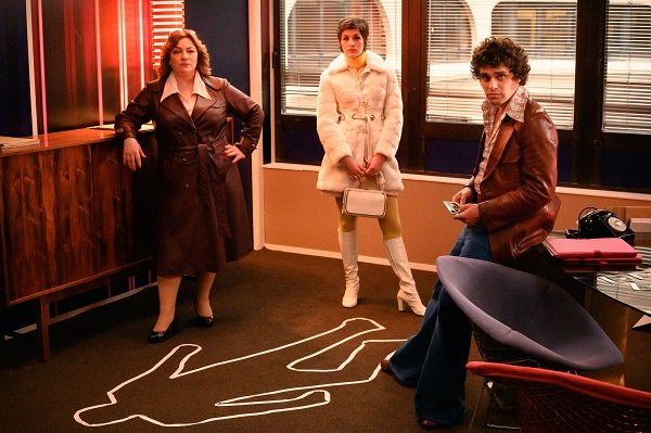 ‘Los pequeños asesinatos de Agatha Christie: años 70’, una divertida serie policiaca que estrena COSMO