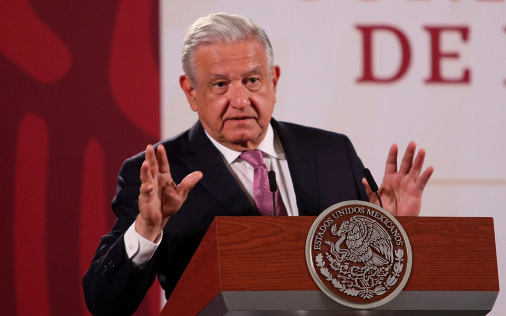 “¿Quién saca las migajas?” en la alianza PRI-PAN, cuestiona AMLO