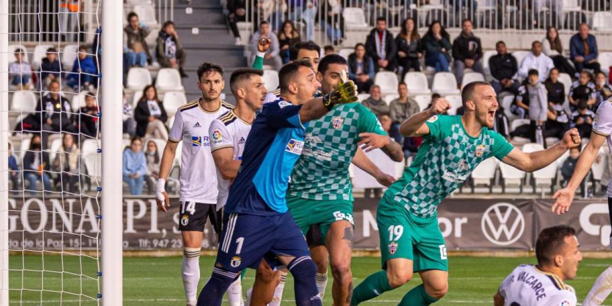 0-2: El Almería gana y sigue pensando en el ascenso directo
