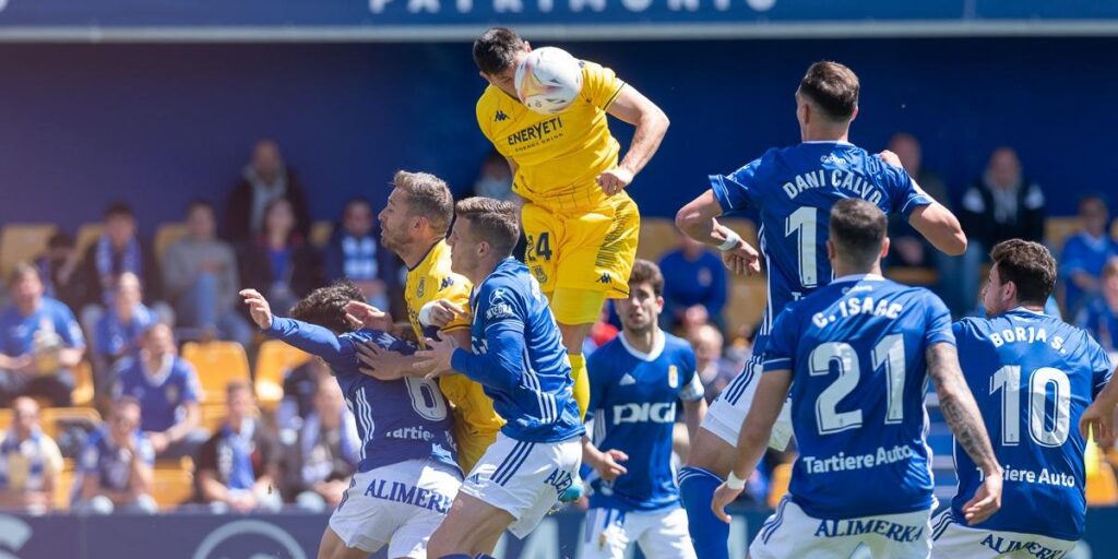 1-2: El Oviedo conquista Santo Domingo y prolonga su racha triunfal