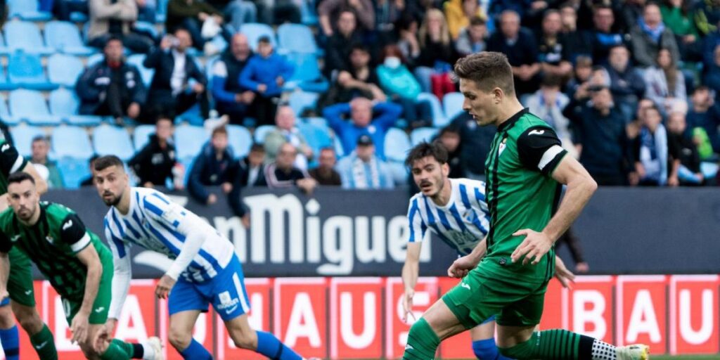 1-3: el Eibar no cede ante un Málaga con diez jugadores