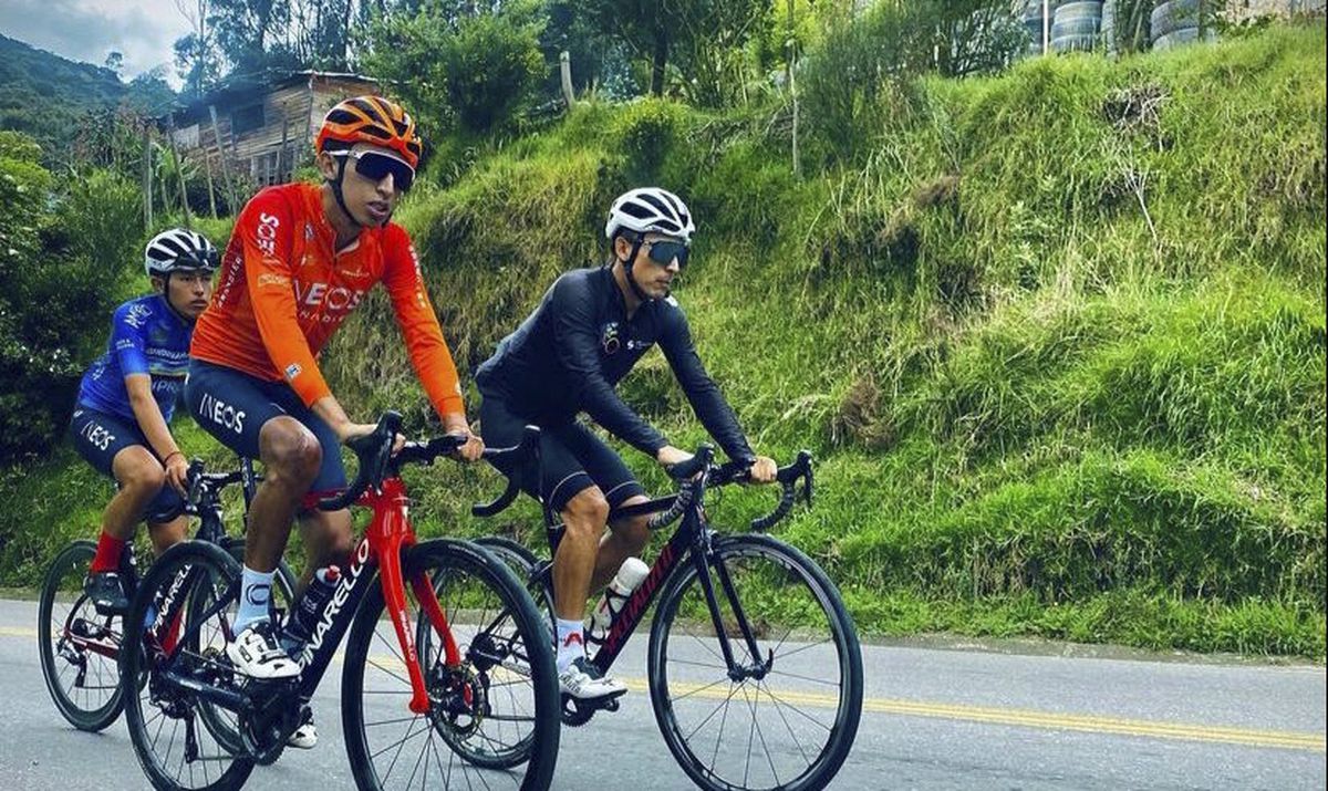 Y el día 60, Egan Bernal volvió a pedalear en la carretera