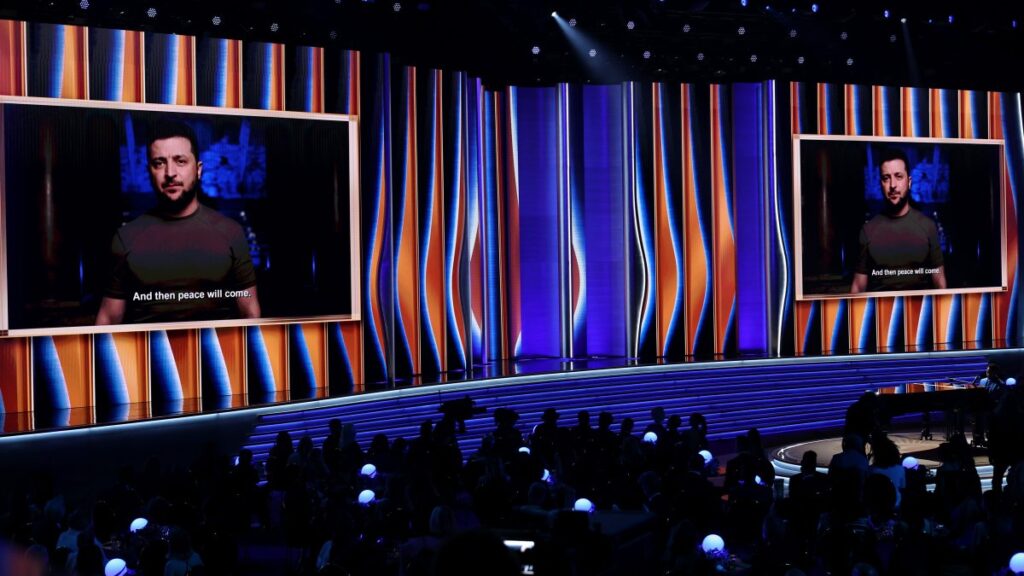 En video: el emotivo mensaje del presidente Zelenskyy en los premios Grammy
