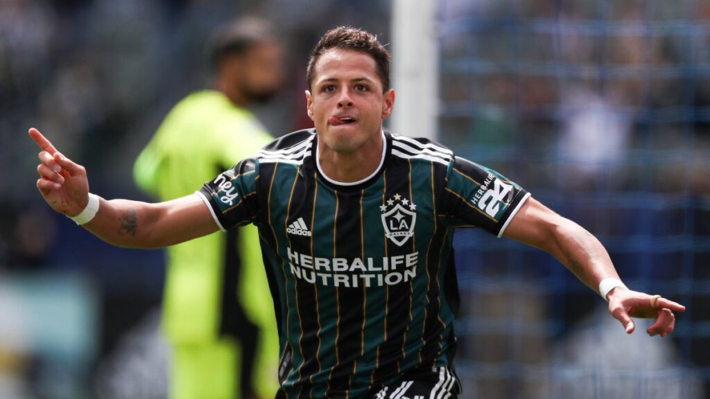 Doblete de “Chicharito’ Hernández ayuda a  victoria de los Galaxy en Portland