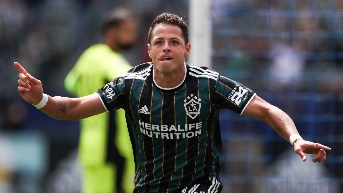 Doblete de “Chicharito’ Hernández ayuda a  victoria de los Galaxy en Portland