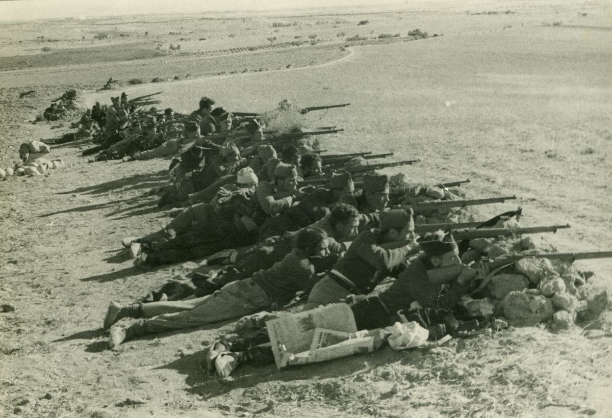 El olvidado archivo fotográfico conservado entre versos