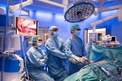Un trasplante con técnica laparoscópica en el Clínic de Barcelona.