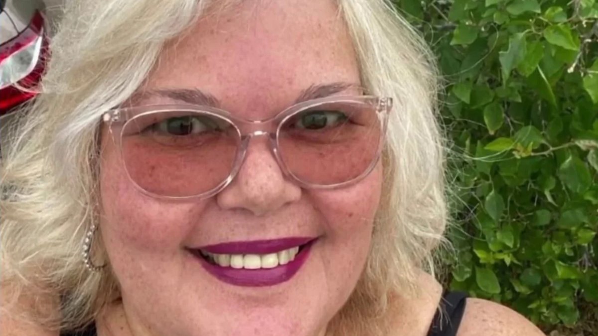 Activista Venezolana ayuda a una tortuga a cruzar la calle y muere atropellada