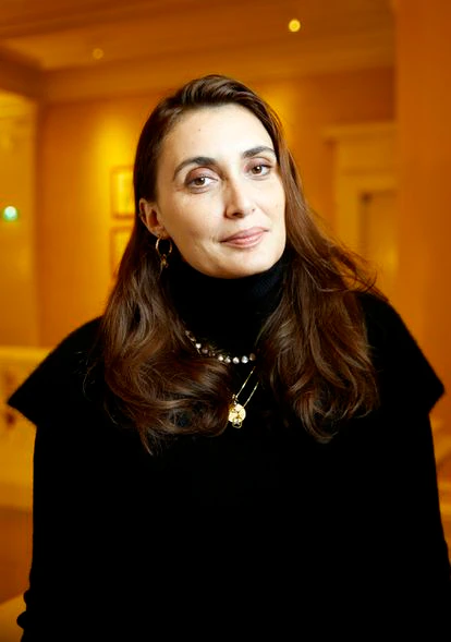 Laura González, retratada en el legendario hotel Saint James de París. 