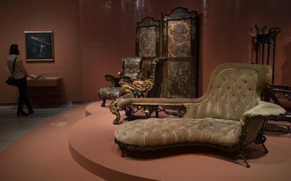 Muebles diseñados por Antoni Gaudí que se exponen hasta julio en el Museo de Orsay de París.
