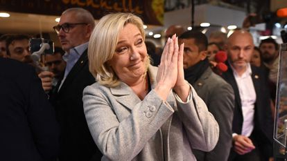 Marine Le Pen saludaba el viernes a sus seguidores en la ciudad meridional francesa de Perpignan.