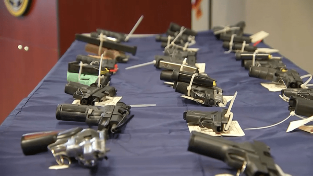 desmantelan enorme red de distribución de armas