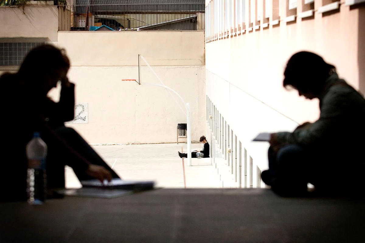 El Gobierno reduce las ventajas que los interinos tendrán en las oposiciones docentes