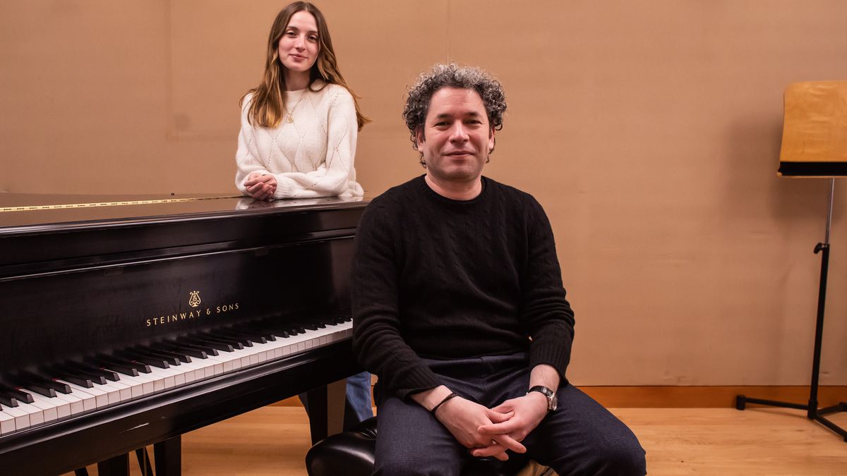 Dudamel indaga en el tormento de Beethoven con una versión de ‘Fidelio’ escenificada por un coro de sordos